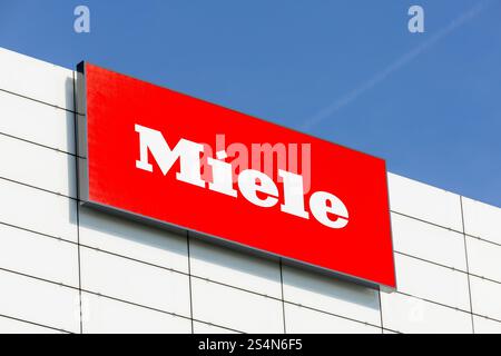 Vianen aux pays-Bas. 30 avril 2023. Logo Miele sur le bâtiment Experience Center. Miele est un fabricant allemand d'appli domestiques haut de gamme Banque D'Images