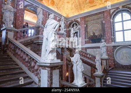 Treppenhaus, Marmorfiguren, Schloss Drottningholm, Gemeinde Ekerö, Provinz Stockholms län, Schweden *** escalier, figures de marbre, palais de Drottningholm, municipalité de Ekerö, province de Stockholms län, Suède Banque D'Images