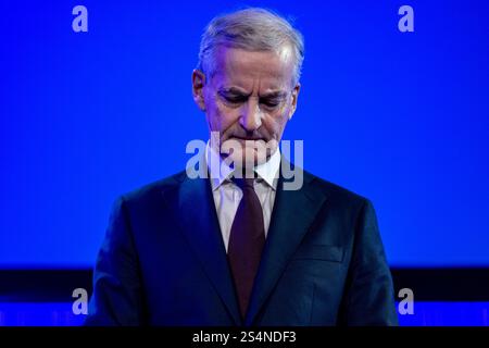 Sola 20250113. Le premier ministre norvégien Jonas Gahr Store (AP) et le leader Sylvi Listhaug (FRP) entameront l'année électorale 2025 par un débat et un duel avec le premier ministre à Rogaland, au Solamotet, au Clarion Hotel Air de Stavanger. Photo : Carina Johansen / NTB Banque D'Images