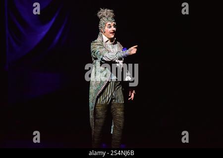 USAGE ÉDITORIAL EXCLUSIF - DES RESTRICTIONS S'APPLIQUENT aux artistes pendant la répétition générale de Alegría - In A New Light du Cirque du Soleil, au Royal Albert Hall de Londres, Angleterre, Royaume-Uni. Mercredi 10 janvier 2024 Banque D'Images