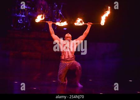 USAGE ÉDITORIAL EXCLUSIF - DES RESTRICTIONS S'APPLIQUENT aux artistes pendant la répétition générale de Alegría - In A New Light du Cirque du Soleil, au Royal Albert Hall de Londres, Angleterre, Royaume-Uni. Mercredi 10 janvier 2024 Banque D'Images