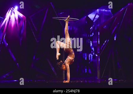 USAGE ÉDITORIAL EXCLUSIF - DES RESTRICTIONS S'APPLIQUENT aux artistes pendant la répétition générale de Alegría - In A New Light du Cirque du Soleil, au Royal Albert Hall de Londres, Angleterre, Royaume-Uni. Mercredi 10 janvier 2024 Banque D'Images