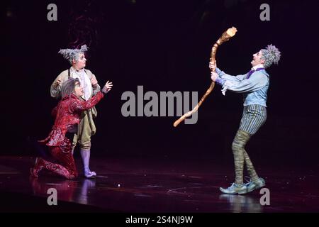 USAGE ÉDITORIAL EXCLUSIF - DES RESTRICTIONS S'APPLIQUENT aux artistes pendant la répétition générale de Alegría - In A New Light du Cirque du Soleil, au Royal Albert Hall de Londres, Angleterre, Royaume-Uni. Mercredi 10 janvier 2024 Banque D'Images