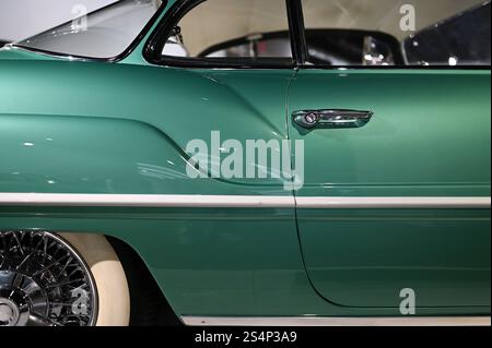 Détail d'une voiture classique au Petersen Automotive Museum sur Wilshire Boulevard, Los Angeles, Californie, États-Unis *** détail d'une voiture classique au Petersen Automotive Museum sur Wilshire Boulevard, Los Angeles, Californie, États-Unis Banque D'Images