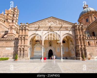 Gateway dans cathédrale de Palerme, Sicile Banque D'Images