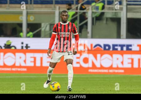 Fikayo Tomori d'AC Milan en action lors du match de football Serie A Enilive 2024/2025 entre Milan et Cagliari au stade Giuseppe Meazza au MIL Banque D'Images