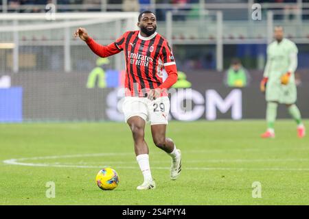 Milano's AC Milan's Youssouf Fofana en action lors du match de football Serie A Enilive 2024/2025 entre Milan et Cagliari au Giuseppe Meazz Banque D'Images