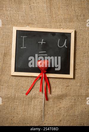 La confession de l'amour sur tableau noir contre lin Banque D'Images