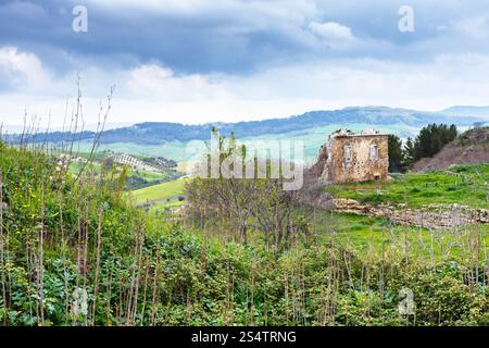 Paysage d'anciennes ruines grecques dans la zone archéologique de Morgantina, Sicile, Italie Banque D'Images