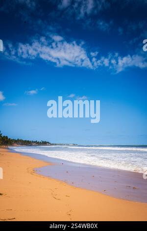 Rio Grande, Porto Rico - 7 mars 2018 : plage du Wyndham Grand Río Mar Puerto Rico Golf and Beach Resort. Banque D'Images