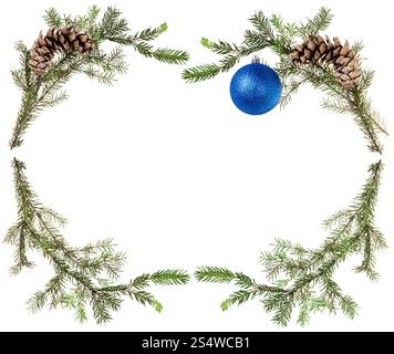 Carte de vœux de noël - sapin du châssis des branches d'arbre avec les cônes et balle bleue sur fond blanc Banque D'Images