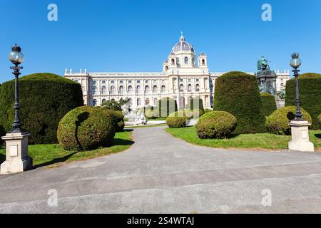 Voyage à Vienne - place Maria Theresien Platz avec Maria Theresa Monument et Musée d'histoire naturelle (Naturhistorisches Museum), Vienne, Banque D'Images
