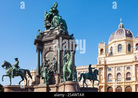 Déplacement à Vienne ville - Maria Theresa Sculpture et Naturhistorisches Museum (Musée d'Histoire Naturelle) à Maria Theresien Platz, Vienne, Autriche Banque D'Images