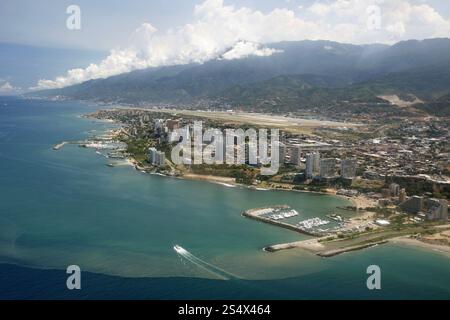 Le paysage urbain à l'aéroport de Caracas sur la côte de Caracas dans le nord du Venezuela. AMÉRIQUE DU SUD VENEZUELA CARACAS Banque D'Images