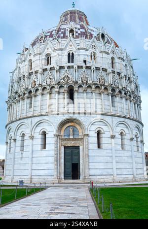 Le Baptistère de Pise de Saint John (Piazza dei Miracoli, Pisa, Italie). Construire 1152-1363. Conçu par Diotisalvi. Banque D'Images