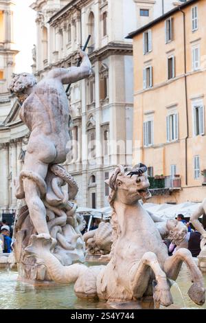 Voyage d'Italie - statues de Fontana del Nettuno (fontaine de Neptune) sur la Place Navone à Rome city Banque D'Images
