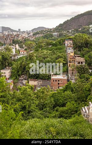 Vues sur Rio de Janeiro de Santa Teresa vers Gloria, Brésil. Banque D'Images