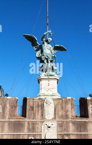 Voyage d'Italie - statue de l'Archange Saint-Michel au sommet de Château de Saint Ange à Rome city Banque D'Images