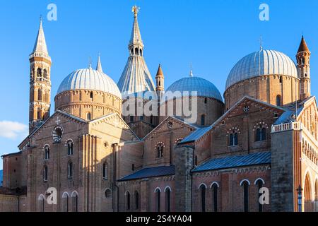 Voyage d'Italie - édifice de la Basilique pontificale de Saint Antoine de Padoue (Basilica di Sant'Antonio di Padova) dans la ville de Padoue Banque D'Images