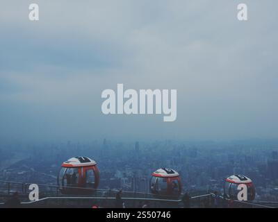 Bubble Tram Cars Canton Tower Banque D'Images