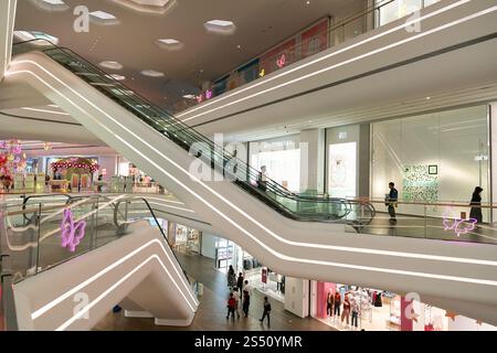 Shenzhen, Chine - 06 février 2019 : photo intérieure du centre commercial UpperHills, district de Futian, Shenzhen. Banque D'Images