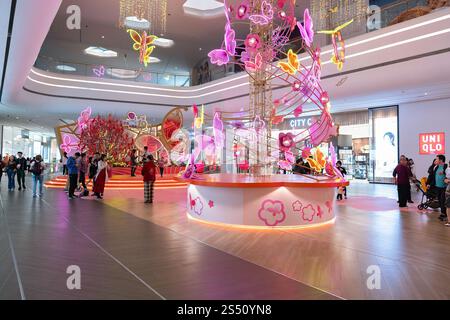 Shenzhen, Chine - 06 février 2019 : photo intérieure du centre commercial UpperHills, district de Futian, Shenzhen. Banque D'Images