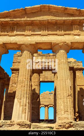 Temple of Concordia dans l'ancienne Grèce célèbre Vallée des Temples, Agrigente, Sicile, Italie. UNESCO World Heritage Site. Banque D'Images
