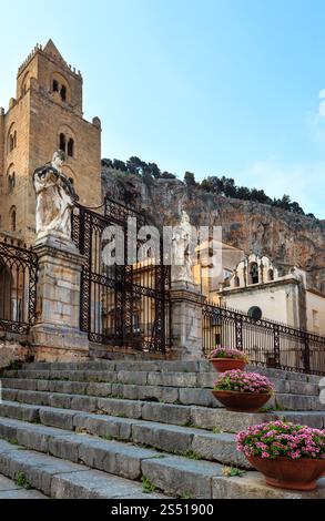Vue sur la vieille ville de Cefalù, région de Palerme, Sicile, Italie. Banque D'Images