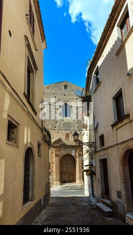 Fiumefreddo Bruzio Street (l'un des plus beaux villages d'Italie, au sommet d'une colline au-dessus de la côte de la mer Tyrrhénienne), province de Cosenza, Calabre, Banque D'Images