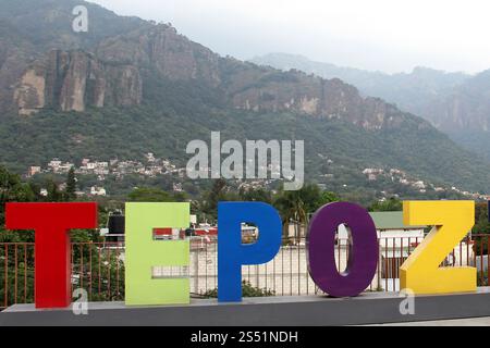 Tepoztlan, Morelos, Mexique - 7 novembre 2024 : ville magique Tepoztlan à Morelos, Mexique. Destination touristique populaire pour son climat chaud et la pyramide Banque D'Images