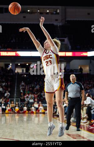 Le garde des Trojans de l’USC, Avery Howell (23 ans), tire un trois pointeurs lors d’un match de basket féminin de la NCAA contre les Lady Lions de Penn State, dimanche 12 janvier 2025, au Galen Center, à Los Angeles, CA. Les Trojans ont battu les Lady Lions 95-73. (Jon Endow/image du sport) Banque D'Images