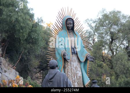 Mexico, Mexique - Nov 26 2024 : fontaine des vœux de la Basilique de la Vierge Guadalupe sur la colline de Tepeyac à Mexico Banque D'Images