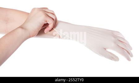 Au-dessus de la main de femme de gants en latex tire sur un autre part isolé sur fond blanc Banque D'Images