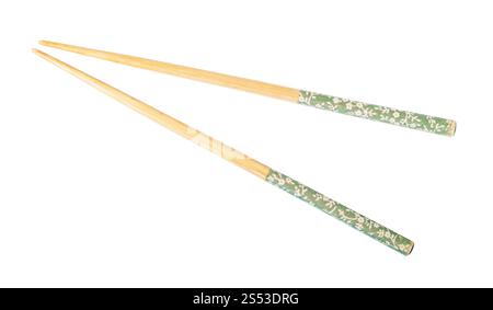 Baguettes en bois décoré isolé sur fond blanc Banque D'Images