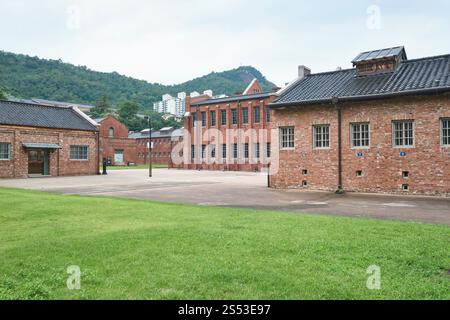 Vue extérieure de certains bâtiments en briques rouges. Au musée d'histoire de la prison Seodaemun à Séoul, Corée. Banque D'Images