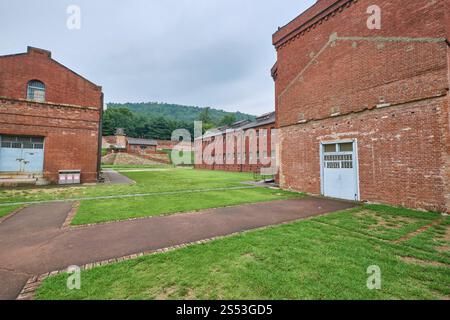 Vue extérieure de certains bâtiments en briques rouges. Au musée d'histoire de la prison Seodaemun à Séoul, Corée. Banque D'Images