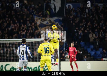 Donostia / San Sebastián, Gipuzkoa, Espagne - 13 janvier 2025 : Barry remporte un ballon aérien dans le match Real Sociedad vs Villarreal, qui fait partie des SPORTS LaLiga EA en Espagne, au stade Reale Arena. Crédit : Rubén Gil/Alamy Live News. Banque D'Images