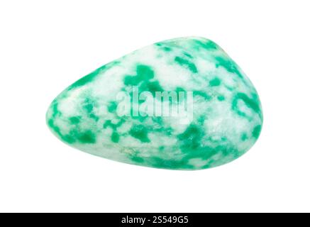 Gros plan de l'échantillon de minéral naturel de la collection géologique - pierre gemme amazonienne verte roulée isolée sur fond blanc. roulé vert Banque D'Images