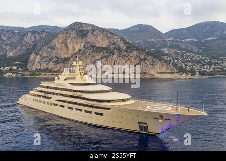 Vue aérienne du superyacht de 156 mètres DILBAR, livré en 2016 par le chantier naval Luerssen Yachts à l'oligarque russe Alisher Usmanov Alisher Usmanov, Gen Banque D'Images