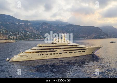 Vue aérienne du superyacht de 156 mètres DILBAR, livré en 2016 par le chantier naval Luerssen Yachts à l'oligarque russe Alisher Usmanov Alisher Usmanov, Gen Banque D'Images