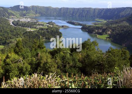 CETE Cidades mit Lagoa Azul und Lagoa Verde, Sao Miguel, Azoren Banque D'Images
