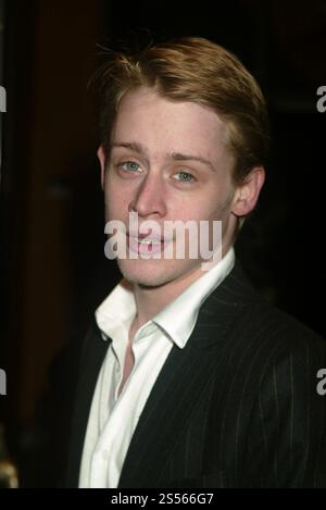 Macaulay Culkin assiste à la soirée d'ouverture de la production de la Roundabout Theatre Company de 'A Day in the Death of Joe Egg' au American Airlines Theatre de New York le 3 avril 2003. Crédit photo : Henry McGee/MediaPunch Banque D'Images
