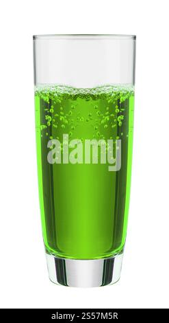 Boissons gazeuses à saveur de fruits verts avec eau de soude isolée sur fond blanc. Boissons gazeuses à saveur de fruits verts avec eau de soude Banque D'Images