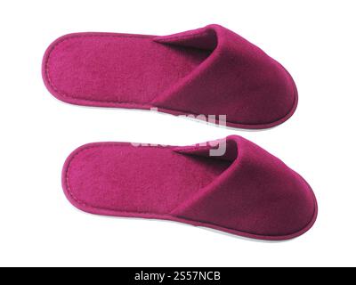 Paire de chaussons roses sur fond blanc. Paire de pantoufles roses Banque D'Images