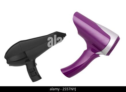 Sèche-cheveux noir et violet isolé sur fond blanc. Sèche-cheveux noir et violet isolé Banque D'Images