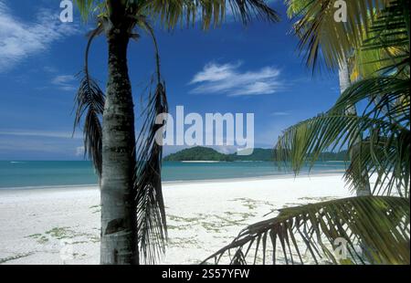 Une plage avec paysage naer Ayer Hangat Village dans le nord de l'île de Langkawi en Malaisie.Malaisie, Langkawi, janvier 2003 Banque D'Images