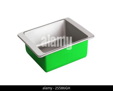 Puits modernes en métal isolé sur fond blanc Banque D'Images