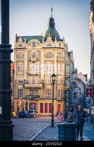 Swidnica, Pologne - 01.09.2025 : L'architecture charmante de la place du marché à Swidnica, le centre historique de la Pologne Banque D'Images