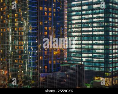 Vue de nuit sur le quartier des affaires financières de Lujiazui Banque D'Images