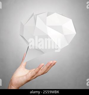 Part montrant de faibles discours géométrique poly bulle sur fond blanc Banque D'Images